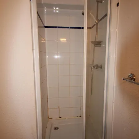 Villa D'angle Pour 6 Personnes, 3 A L'etage, Les Marines Avec Piscine Commune, 200m De La A Lrma65b