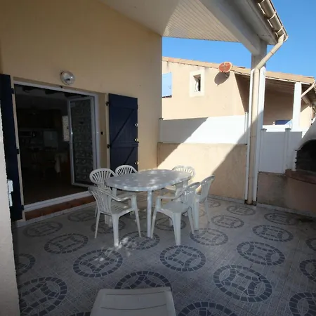 Villa D'angle Pour 6 Personnes, 3 A L'etage, Les Marines Avec Piscine Commune, 200m De La A Lrma65b *