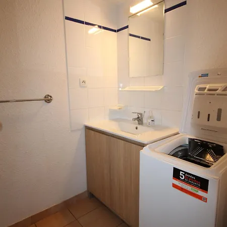 D'angle Pour 6 Personnes, 3 A L'etage, Les Marines Avec Piscine Commune, 200m De La A Lrma65b Portiragnes